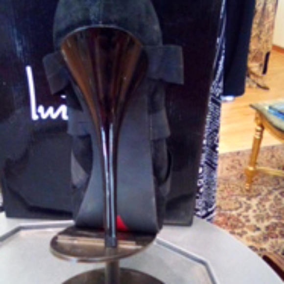 Heels 5 inches tall - Picture 3 of 3